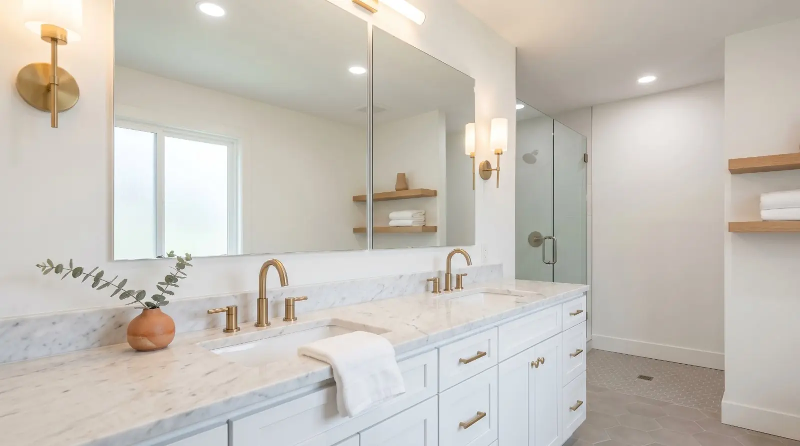 Why bathroom photos always look smaller than the bathroom